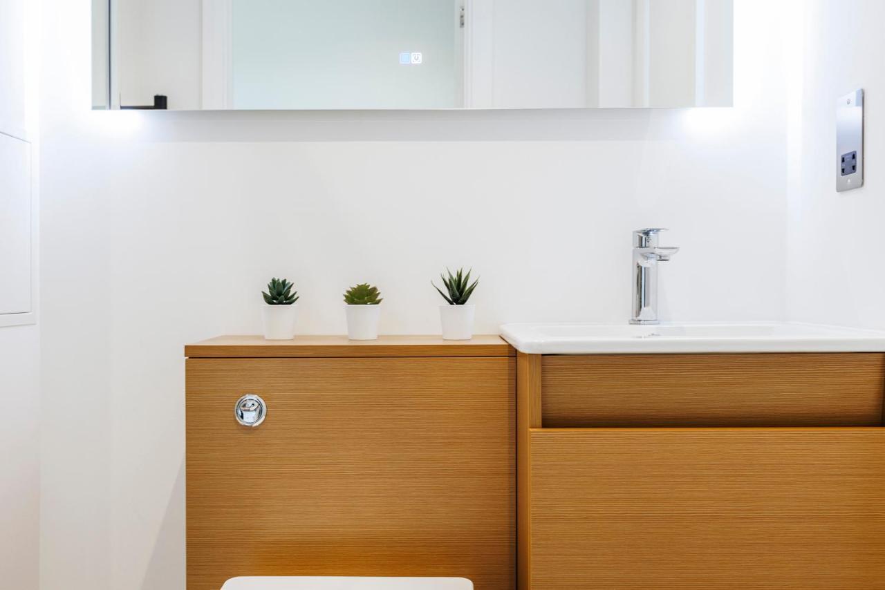 Cresta House - Modern Apartments Лутон Екстер'єр фото
