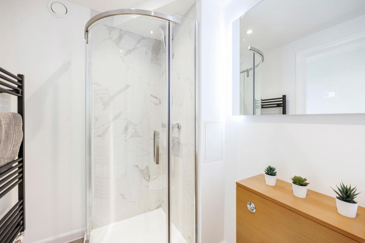 Cresta House - Modern Apartments Лутон Екстер'єр фото
